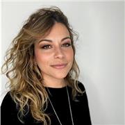 Freelance proprietaria del brand Botein creative studio offro servizi in 3 macro settori: Moda, Grafica e Social Media Marketing